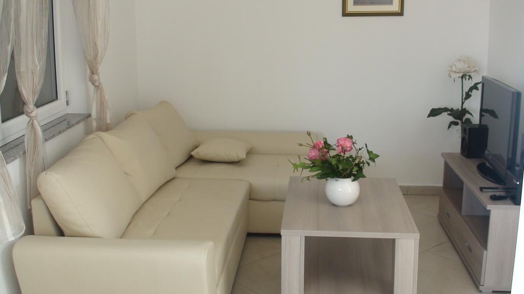 Apartments Eva Malinska Room photo